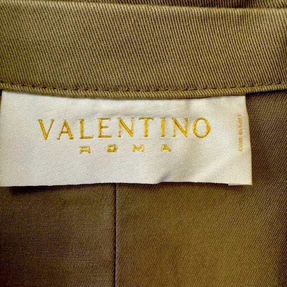 Valentino Trench Coat Sz M Long Sleeves Made in Italy Buttoned Closure Belted - Picture 11 of 11